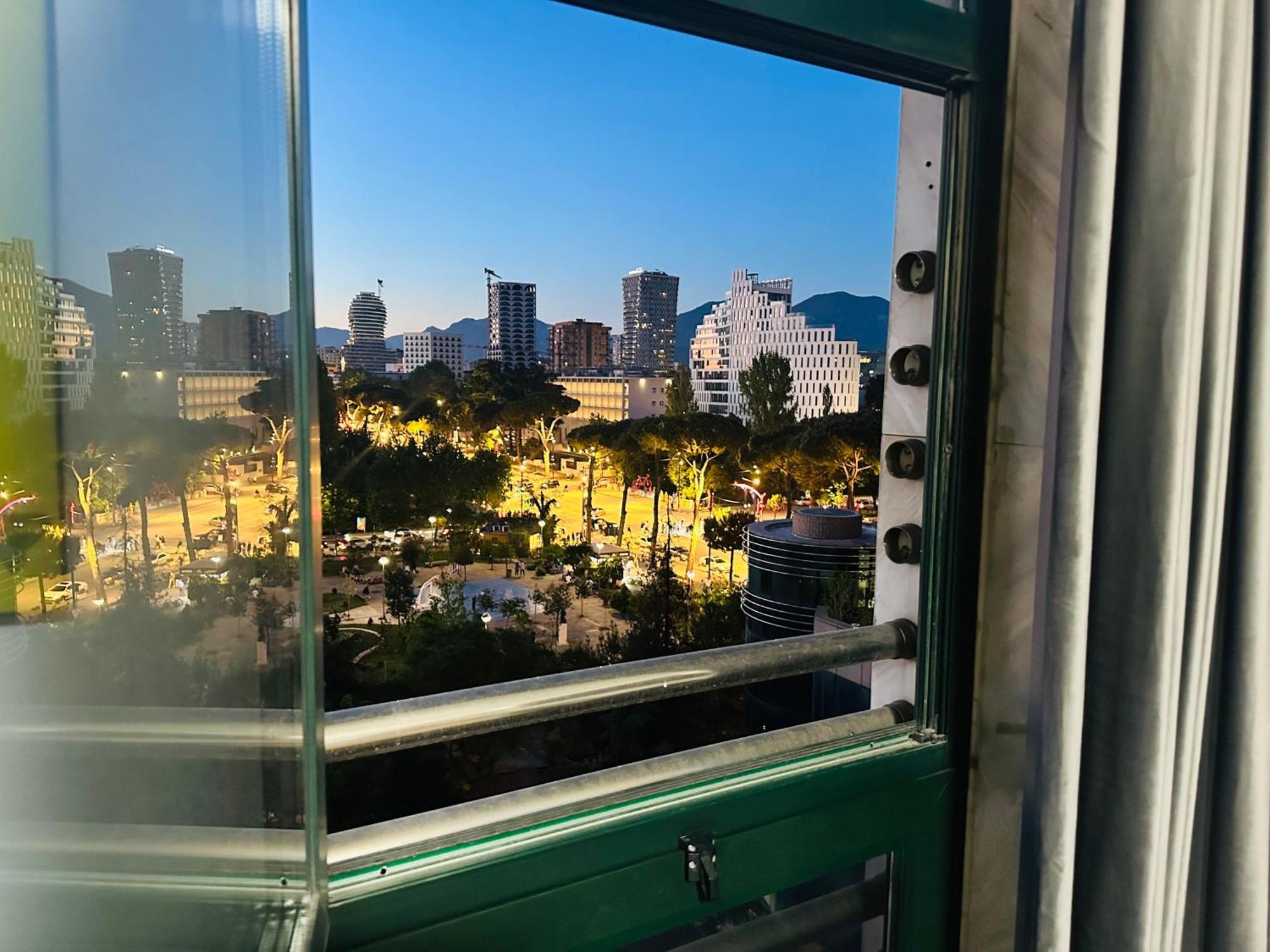 Amo Tower Tirana Center Apartment Exterior photo